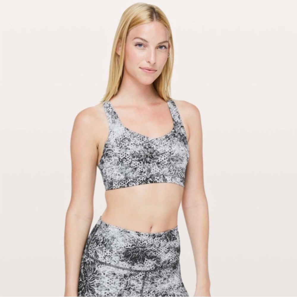 Lululemon sports bra